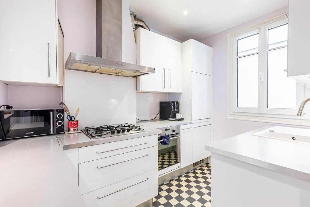 Apartament Cosy 2-bedroom In Montmartre *